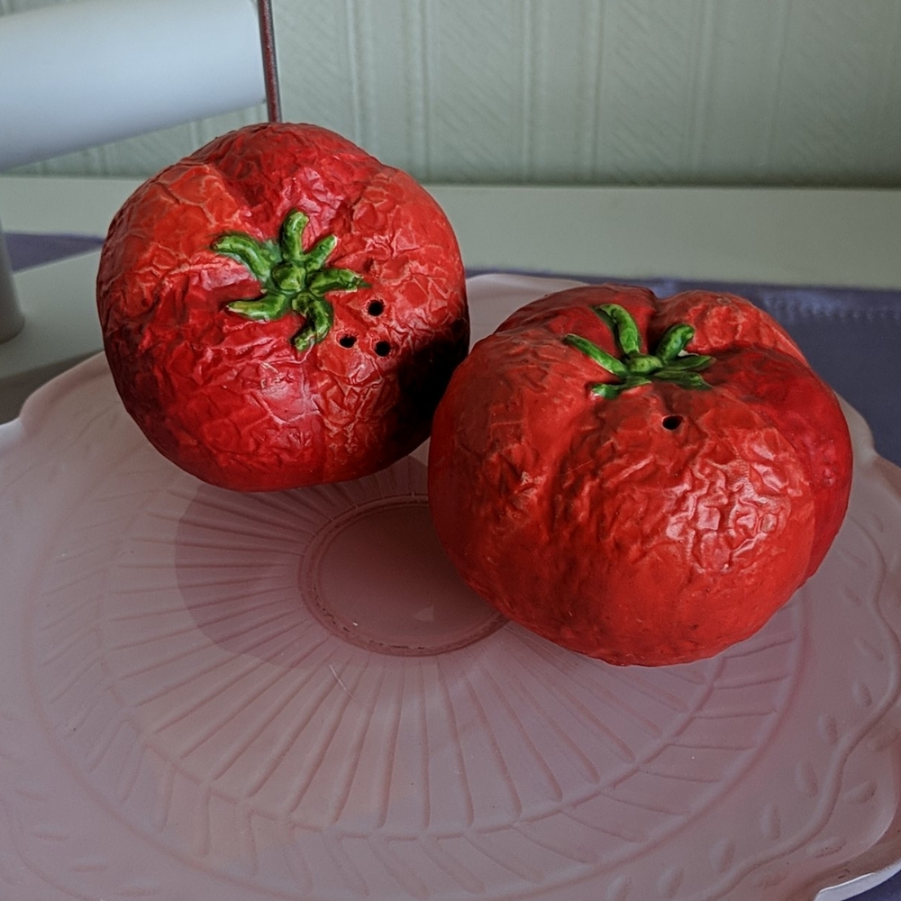 Vintage Japan Tomato Salt & Pepper Shakers - Picture 8 of 8